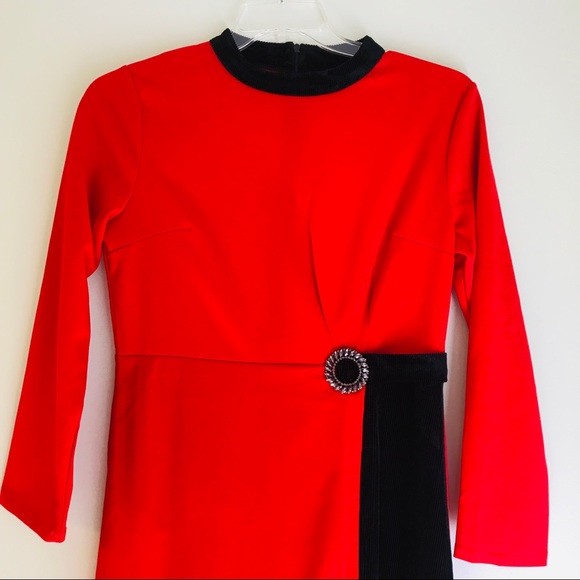 Vintage Red and Black Ladies Wrap Dress w/ Jewel - Picture 6 of 8